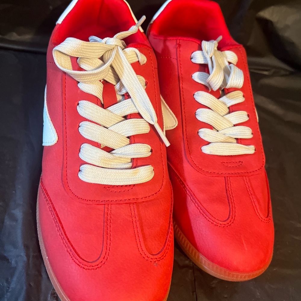 Dolce Vita Quantum Womens Casual Shoes Sz 8 White Red Leather Fashion Sneakers